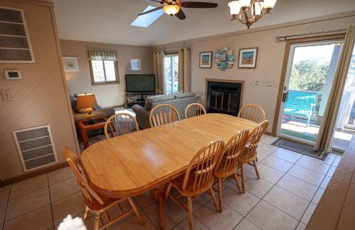 Duck House | D127A- Sand Dollar