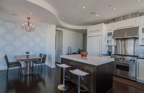 Downtown Vancouver Condo | D15 - Sophisticated Penthouse Apartment with Private Rooftop Patio