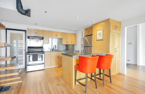 Southeast False Creek Apartment | D25 - Large 1 bedroom 2 bathroom in Mount Pleasant