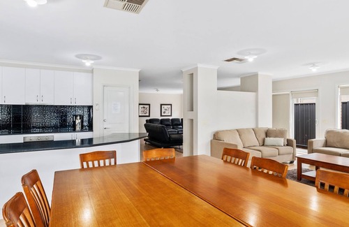 Bundalong House | D3 Ski Ranch. 5-bedroom waterfront home and private jetty.
