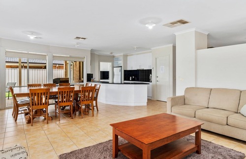 Bundalong House | D3 Ski Ranch. 5-bedroom waterfront home and private jetty.