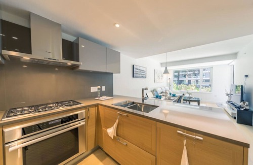 Kerrisdale Condo | D39 - Stunning 2br with Huge Patio