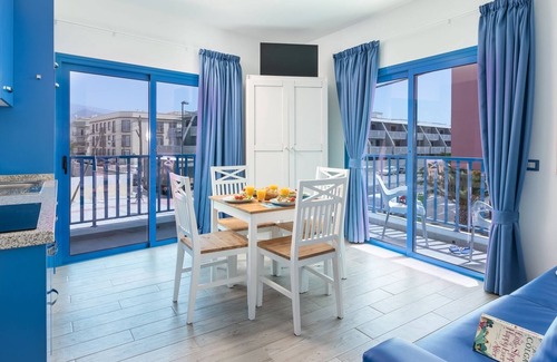 Los Abrigos House | D4 Authentic Guest House Room with kitchenette