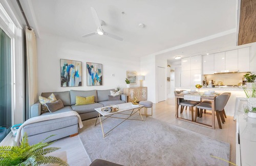 Lower Lonsdale Apartment | D41 - Beautiful spacious 2 Bedroom in North Vancouver