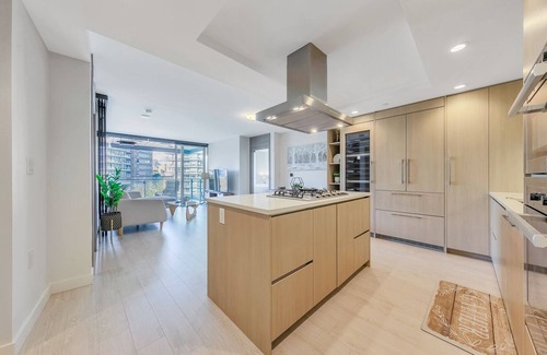 Southeast False Creek Apartment | D59 - Amazing 2 bedroom at Avenue One