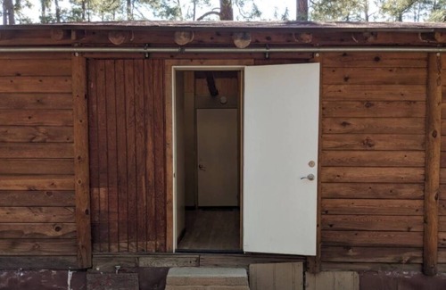 Prescott RV Rental | D6 Glamping with Deer, Squirrels & Woodpeckers