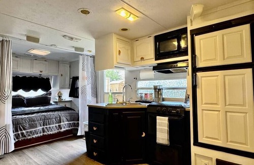 Dripping Springs House | D6 Moonlight RV: Hike/Swim/Yoga