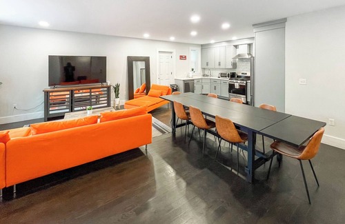 Quincy House | D79 Spacious 5-bedroom house with Roofdeck near Boston!