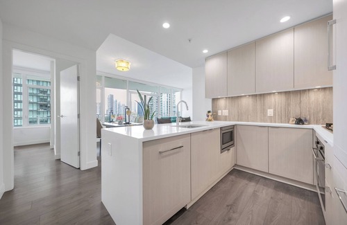 Metrotown Apartment | D8 - Bright & Modern 2BR with Stunning City Views