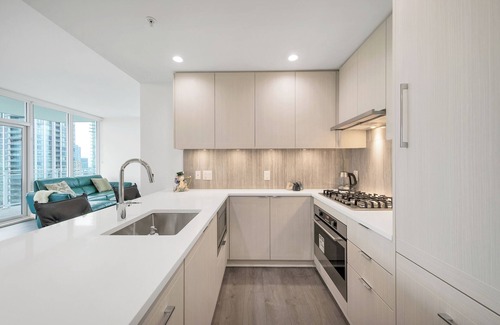 Metrotown Apartment | D8 - Bright & Modern 2BR with Stunning City Views