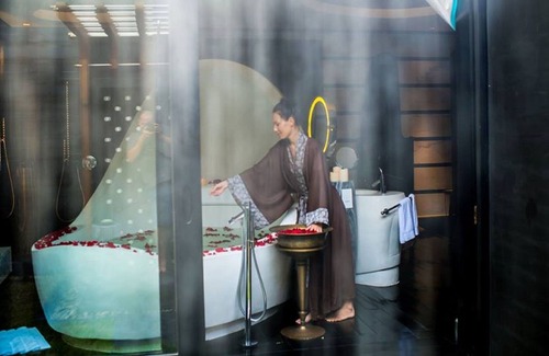 Tho Quang Beach Villa | Da Nang Intercontinental 1 BR Spa Lagoon Retreat Villa