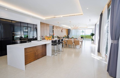 Ngu Hanh Son Villa | Da Nang Stunning Beachfront Villa For Big Groups