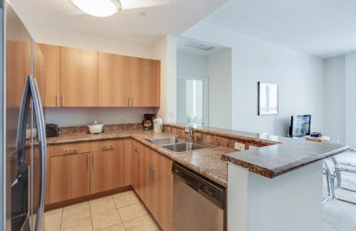 Glenvar Heights Apartment | Dadeland Towers by Miami Vacations