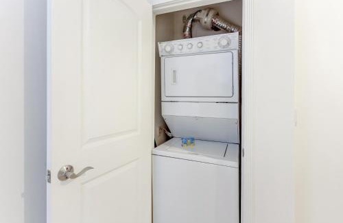 Glenvar Heights Apartment | Dadeland Towers by Miami Vacations