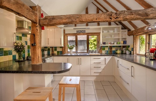 Cranbrook House | DADIO's Barn - Indoor Swimming Pool 400 Years Old & Hot tub