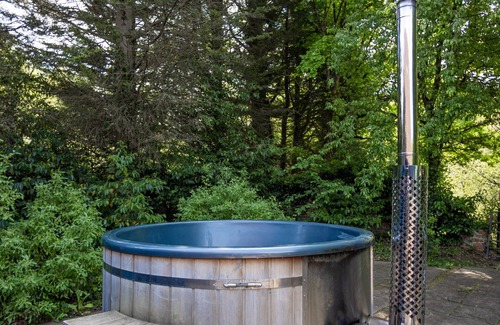 Cranbrook House | DADIO's Barn - Indoor Swimming Pool 400 Years Old & Hot tub