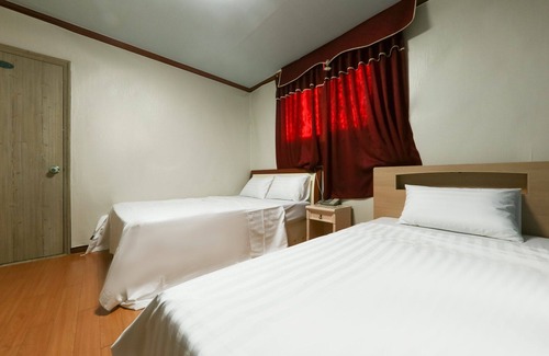 Daedeok-gu Hotel | Daejeon Sintanjin Royal