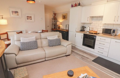 Tenby Cottage | DAFFODIL APARTMENT, pet friendly in Kilgetty