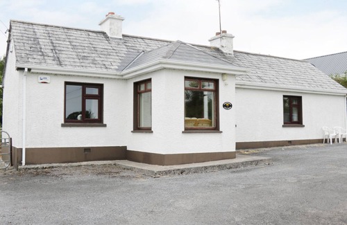 Grange Cottage | DAFFODIL COTTAGE, pet friendly in Grange, County Sligo