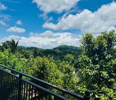 Pathadumbara Bed & Breakfast | Daffodil Home