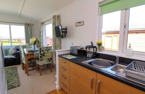 Mullacott Cottage | DAFFODIL LODGE, pet friendly in Ilfracombe