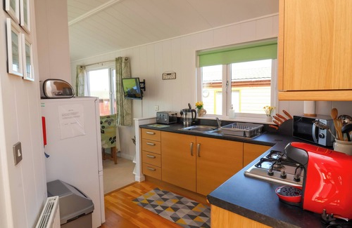 Mullacott Cottage | DAFFODIL LODGE, pet friendly in Ilfracombe