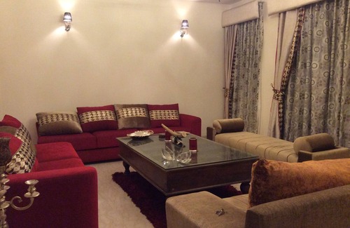 Chhatarpur Bed & Breakfast | Dagar Apartment -Bed and Breakfast