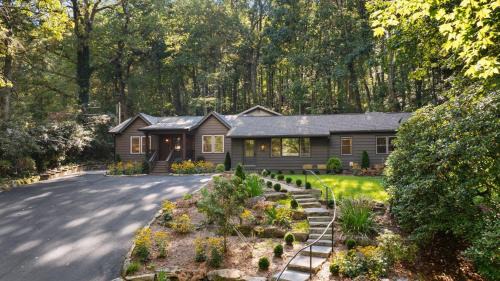 Highlands House | Dahlia House, 3 BDRM Walk To Town