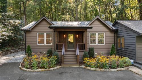 Highlands House | Dahlia House, 5 BDRM, Walk to town