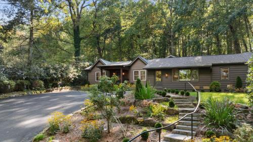 Highlands House | Dahlia House, 5 BDRM, Walk to town