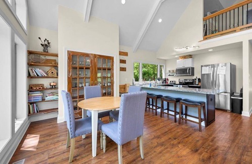 Dahlonega Ski Chalet | Dahlonega Chalet on the Chestatee River. Very private and family friendly.