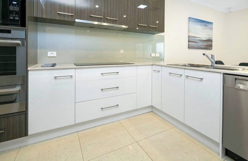 Henley Beach South House | Daicos LUX Henley Beach - 4BD, 3.5BA