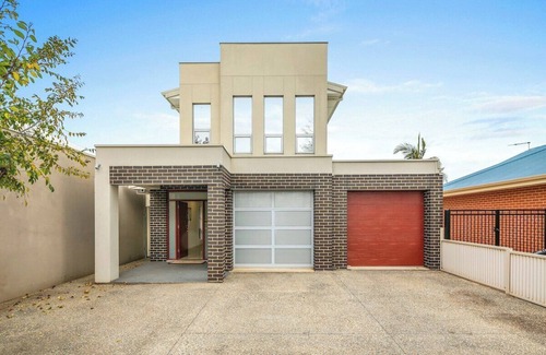 Henley Beach South House | Daicos LUX Henley Beach - 4BD, 3.5BA