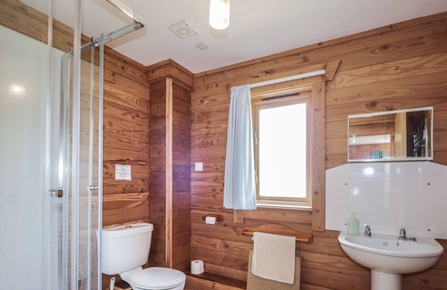 Stromeferry Cottage | DAILFEARN CHALET, family friendly, with open fire in Balmacara