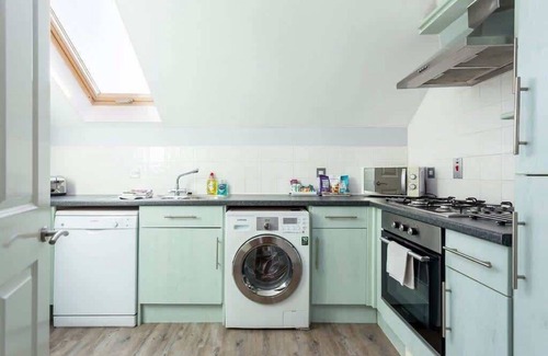 Westbourne Apartment | Daintree - Short Walk to Alum Chine Beach