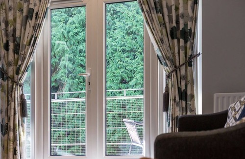 Westbourne Apartment | Daintree - Short Walk to Alum Chine Beach