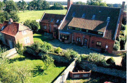 Thetford Cottage | Dairy Cottage, Norfolk - 17th Century Self-Contained Cottage, Beautiful Garden