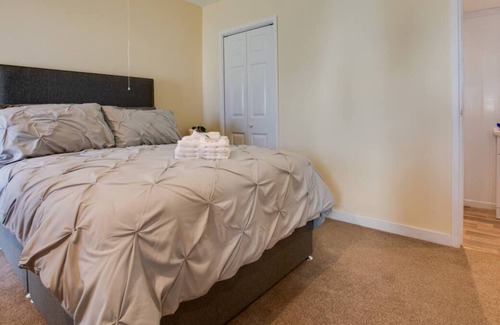 Carmarthen House | Dairy Cottage Retreat