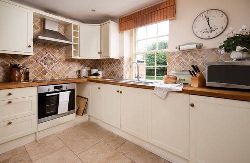 West Heslerton Cottage | Dairy Cottage - sleeping 4 guests in 2 bedrooms