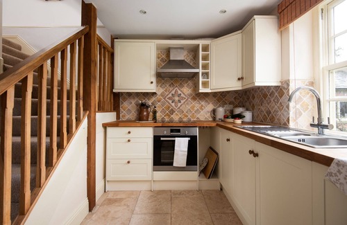 West Heslerton Cottage | Dairy Cottage - sleeping 4 guests in 2 bedrooms