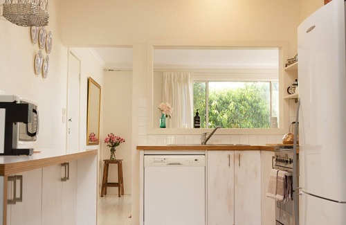 Badger Creek Cottage | Dairy House @ Harvest Farm - Idyllic cottage surrounded with mountain views.