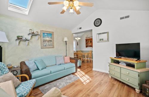 Chincoteague House | Daisey Cottage - Pet friendly with fenced yard!