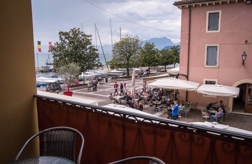 Cisano Apartment | DAISY Apartment - 50 meters from the lake and the beach
