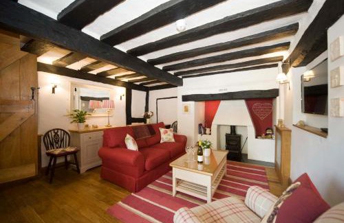 Warwick Apartment | Daisy Cottage