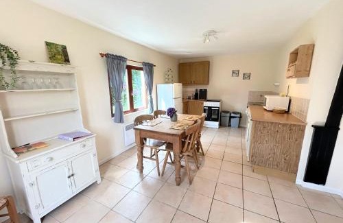 Le Mesnil-Gilbert House | Daisy Cottage with seasonal Swimming Pool