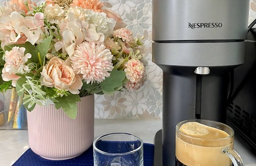 Yarraville House | Daisy House—4BR, Free Parking, Steps to Shops & Train