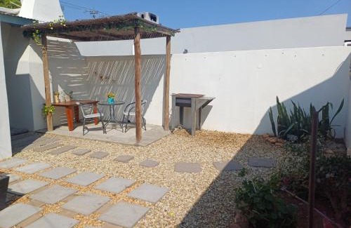 Robertson Apartment | Daisy House Accommodation