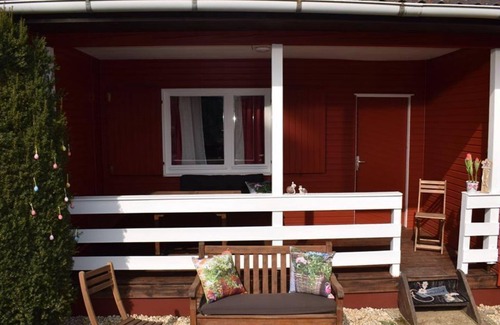 Bell House | Daisy house - holiday home, shower, toilet, 1 bedroom