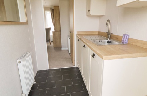Cayton Bay Cottage | DAISY LODGE, pet friendly, country holiday cottage in Cayton