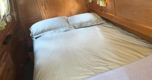 Fenny Stratford Boat Rental | Daisy Mutler Holiday Boat Hire